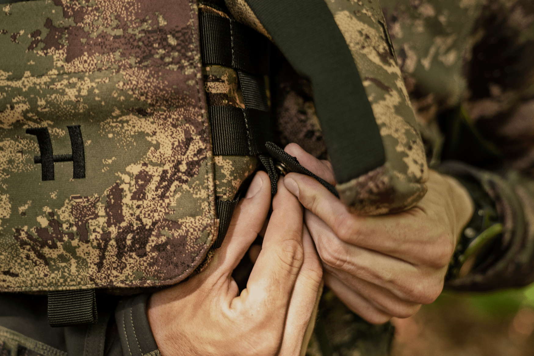 Harkila Deer Stalker Camo Bino Strap - Hogan Outdoors - Harkila - Rucksacks & bags